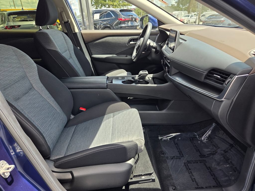 Used 2023 Nissan Rogue SV FWD image 13