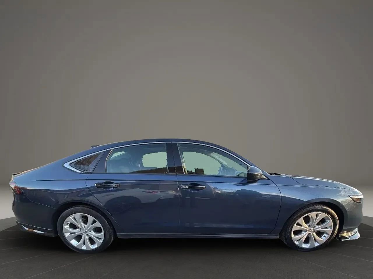 Used 2023 Honda Accord EX image 4