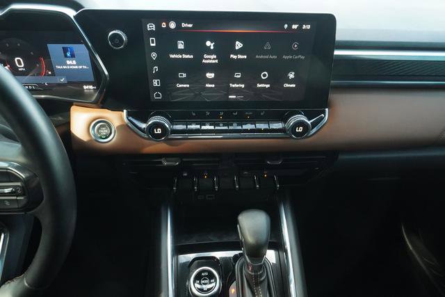 Used 2024 GMC Canyon AT4 w/ Technology Package image 19