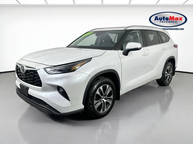 Used 2023 Toyota Highlander XLE AWD/4WD image 5