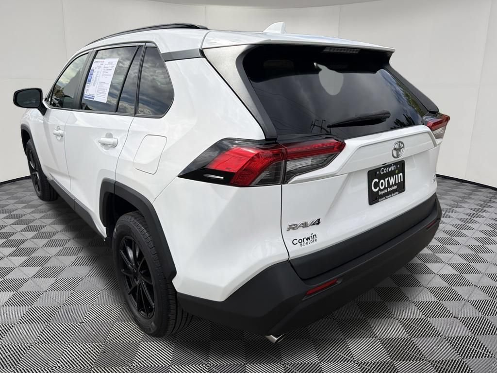 Used 2019 Toyota RAV4 LE w/ Carpet Mat Package AWD/4WD image 5