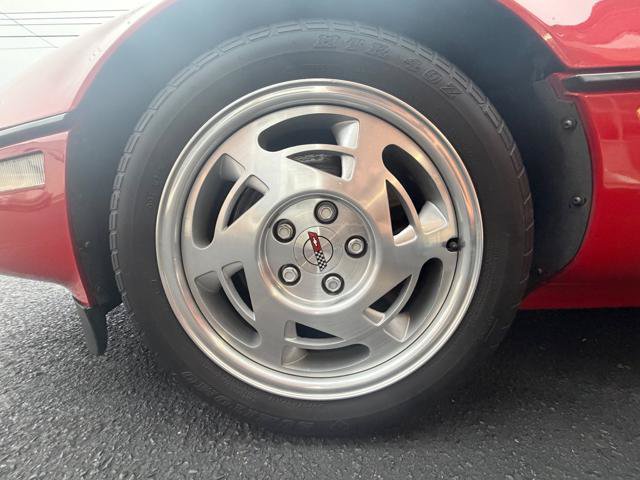 Used 2000 Chevrolet Corvette Coupe w/ Roof Pkg RWD image 17