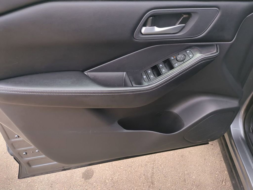 Used 2025 Nissan Rogue SV image 21