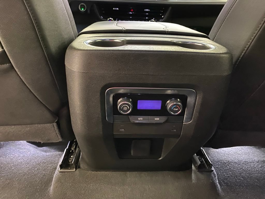 Used 2025 Chevrolet Suburban Z71 AWD/4WD image 19