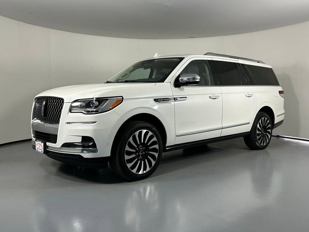 Used 2022 Lincoln Navigator L Black Label AWD/4WD image 3
