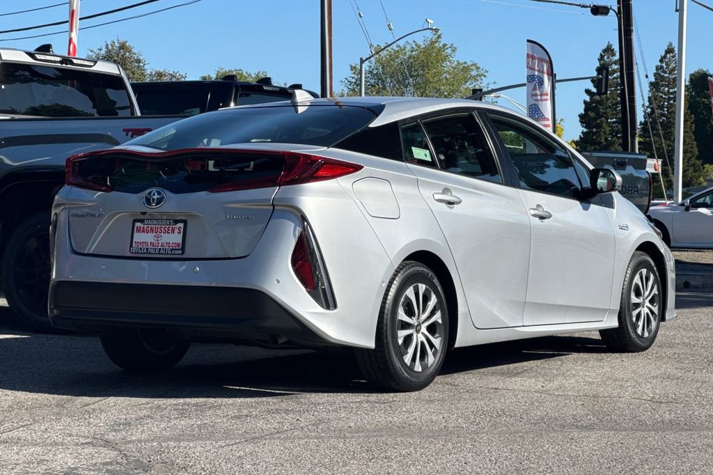 Certified 2021 Toyota Prius Prime Limited FWD image 3