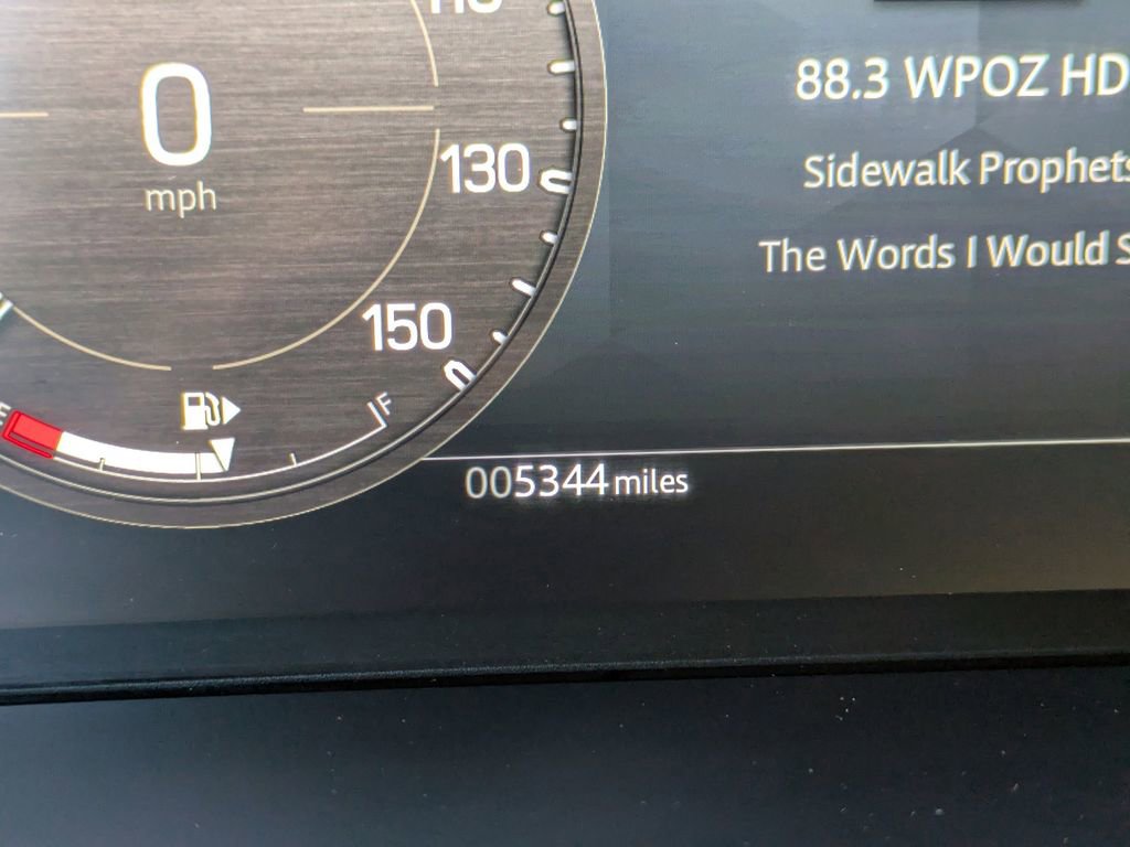 Used 2025 Land Rover Defender 110 S image 31