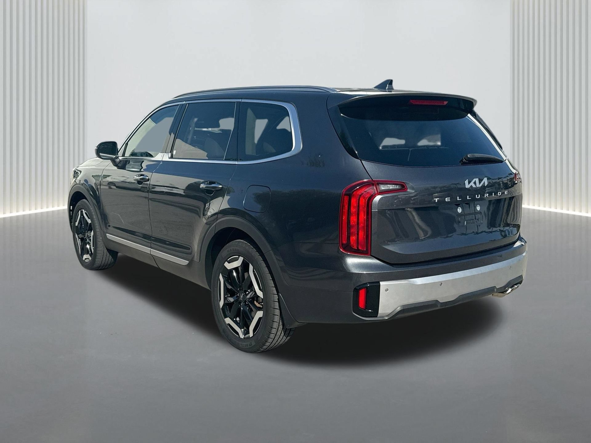 Used 2024 Kia Telluride S w/ S Sunroof Package FWD image 3