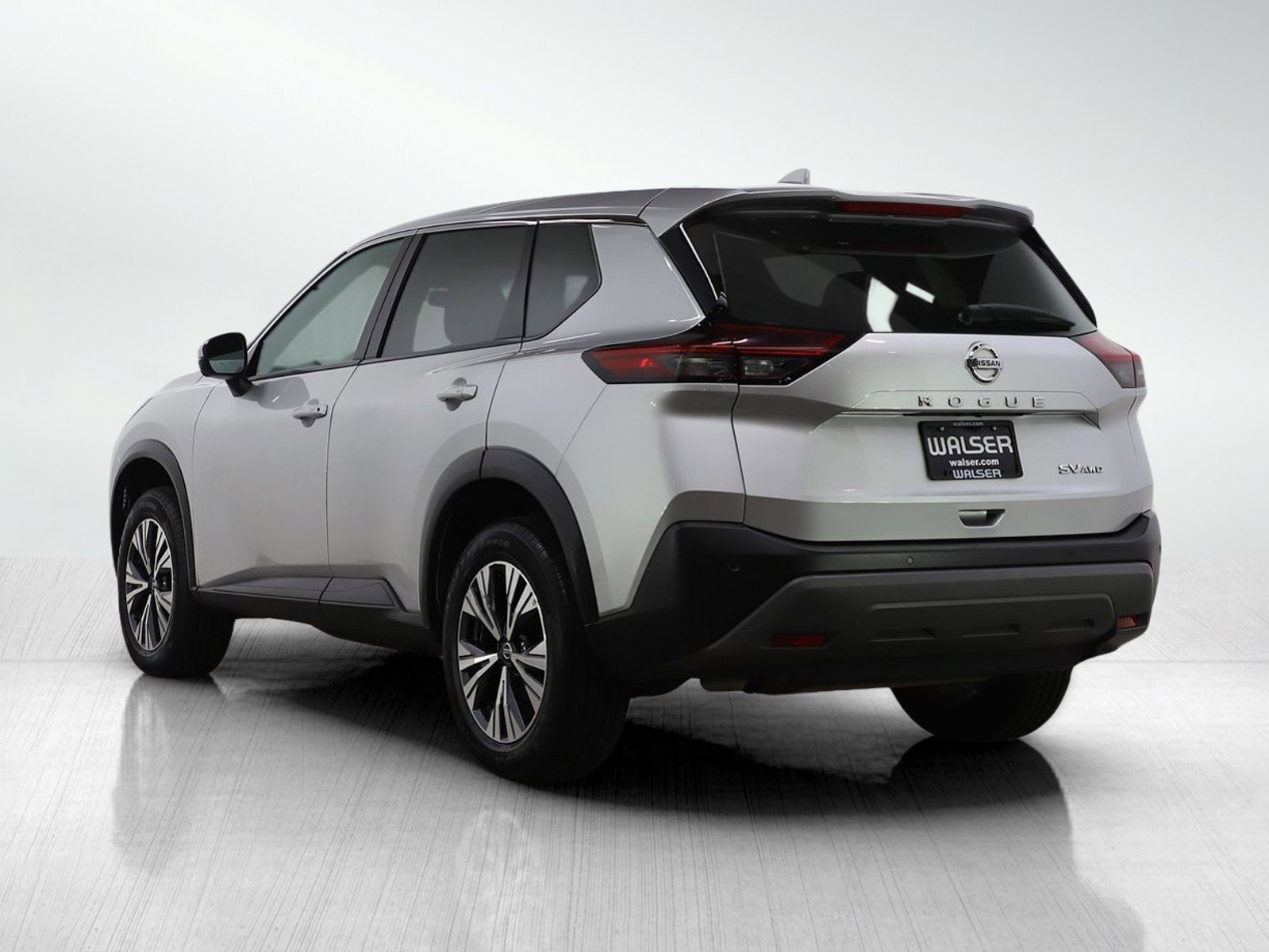 Used 2021 Nissan Rogue SV image 3