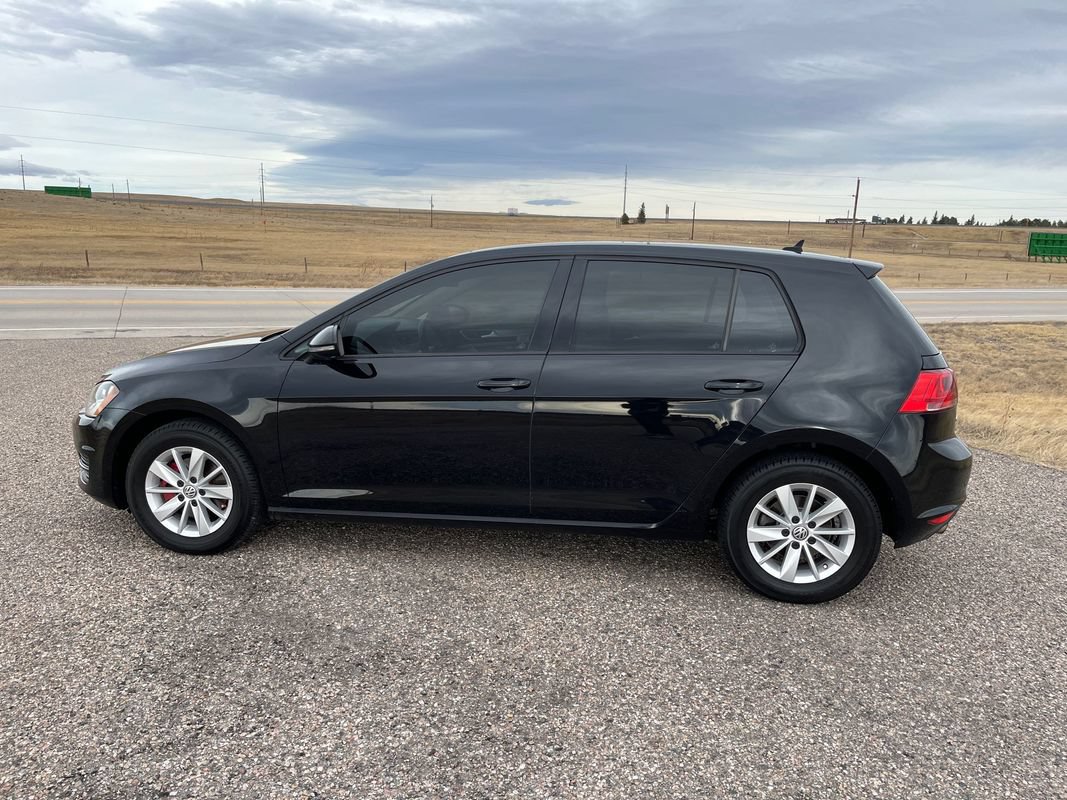 Used 2016 Volkswagen Golf S FWD image 2
