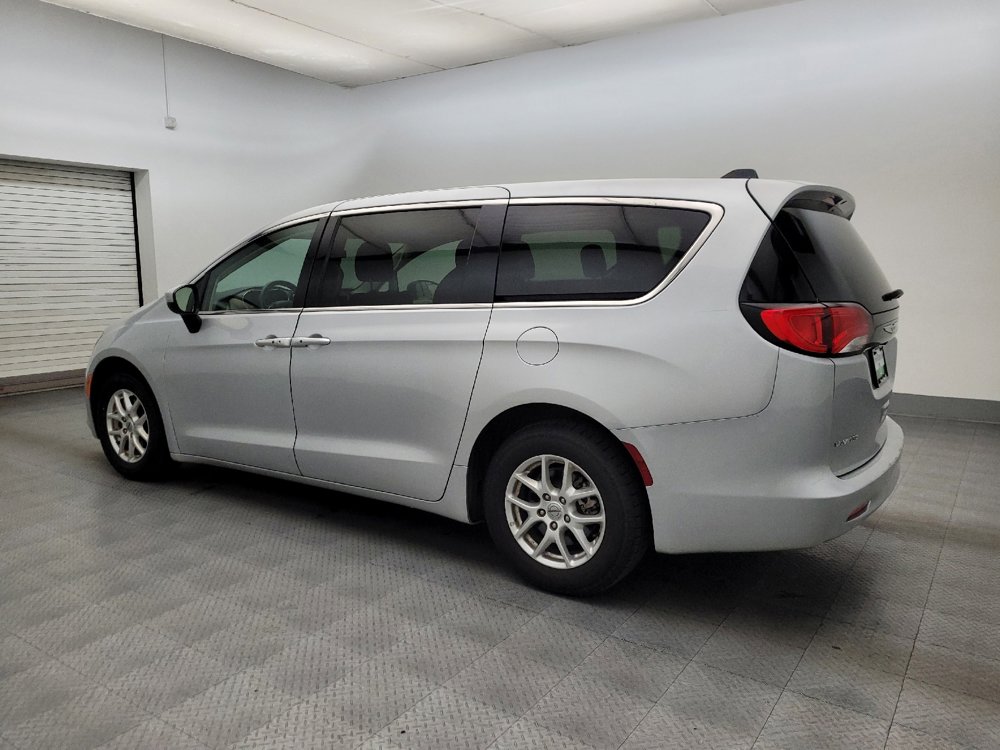 Used 2022 Chrysler Voyager LX FWD image 3