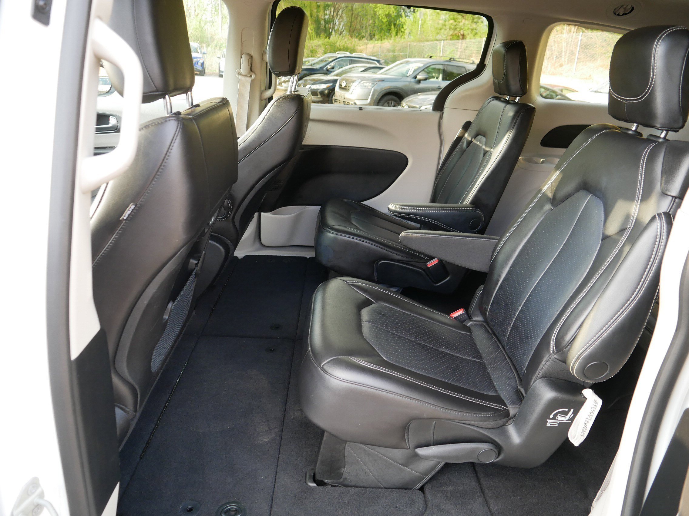 Used 2023 Chrysler Pacifica Touring-L FWD image 35