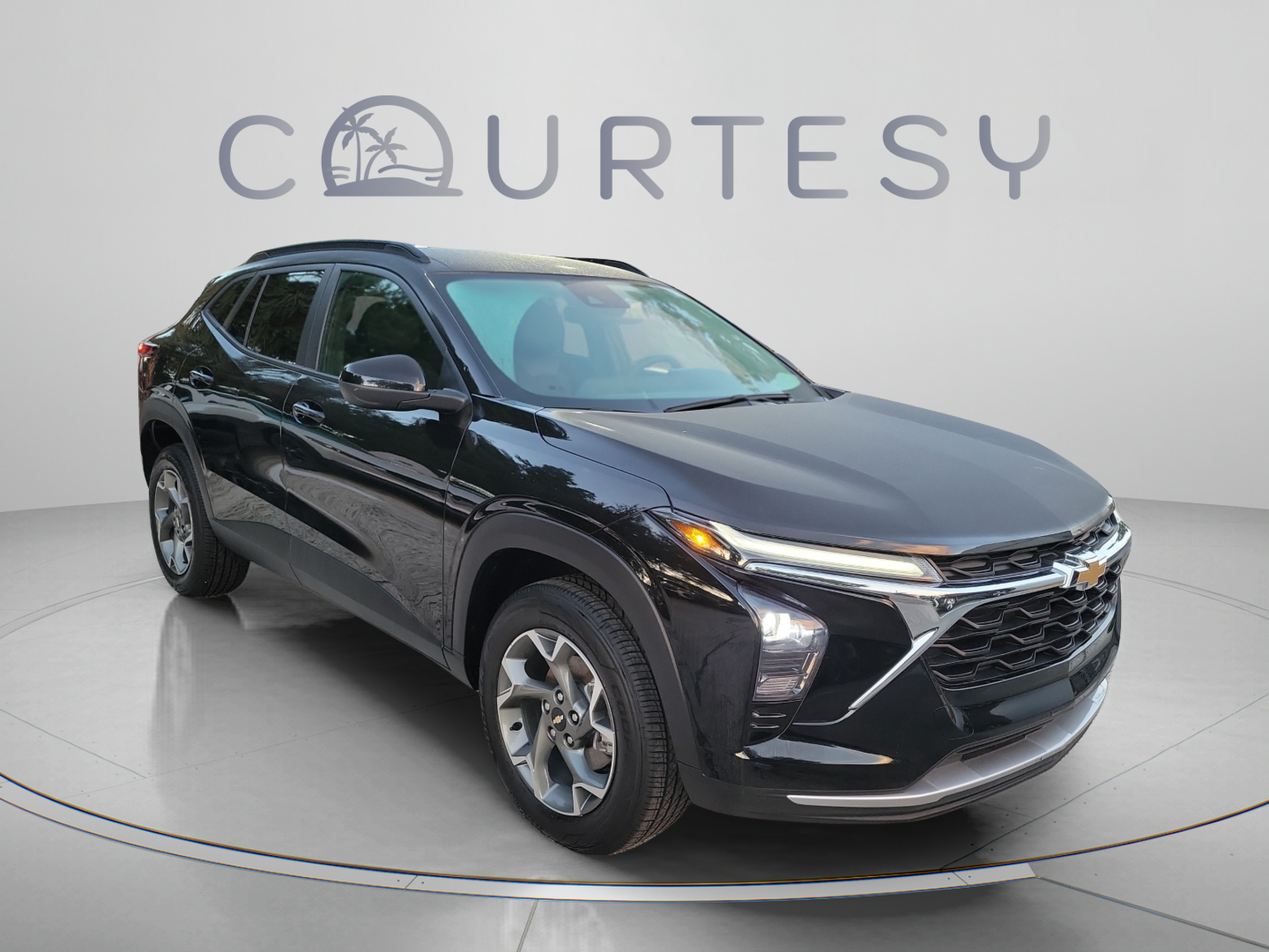 Used 2025 Chevrolet Trax LT FWD image 5