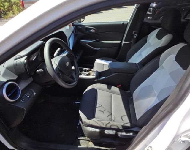 Used 2024 Chevrolet Trax LS w/ LS Convenience Package image 4