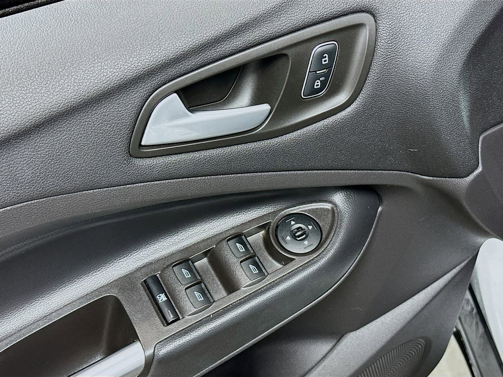 Used 2018 Ford Escape SE image 18