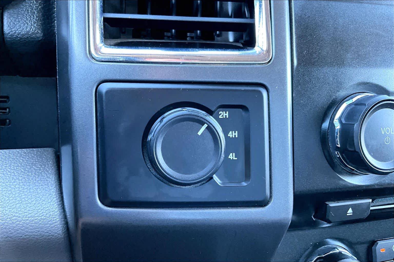 Used 2016 Ford F150 XLT AWD/4WD image 32