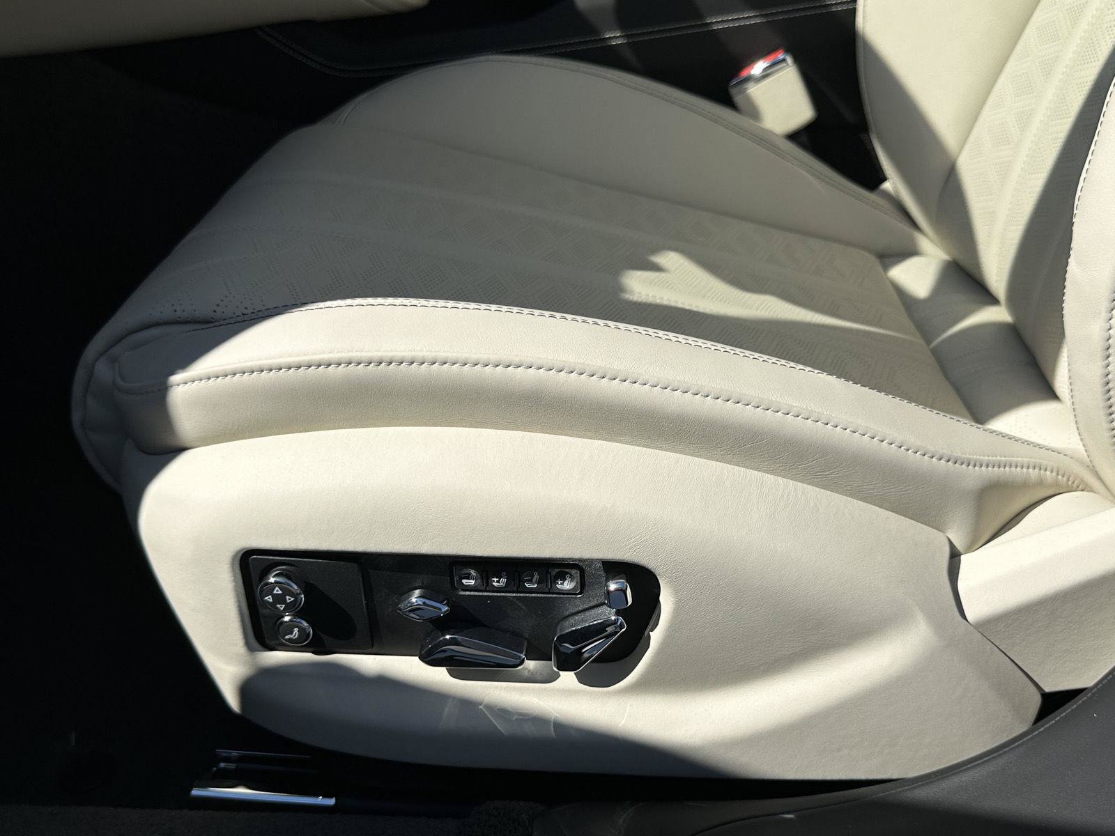 New 2026 Bentley Flying Spur Plug-In Hybrid AWD/4WD image 8