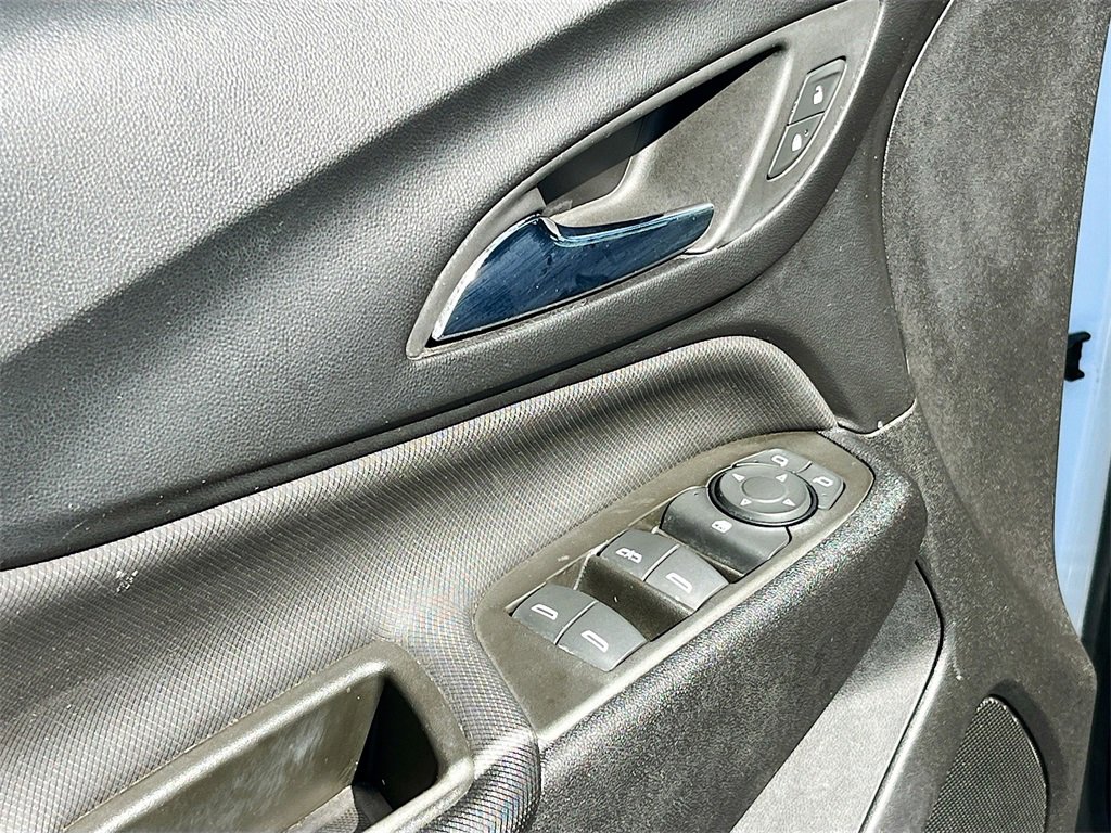 Used 2023 Chevrolet Equinox RS w/ RS Leather Package image 17