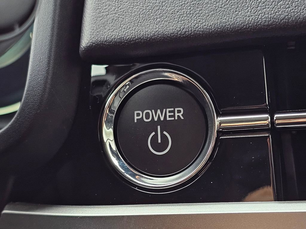 New 2025 Mitsubishi Outlander SE image 8