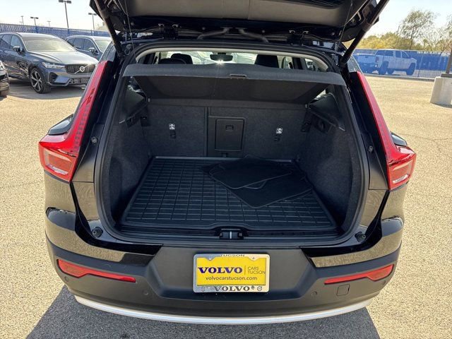 New 2025 Volvo XC40 B5 Core w/ Protection Package Premier AWD/4WD image 7
