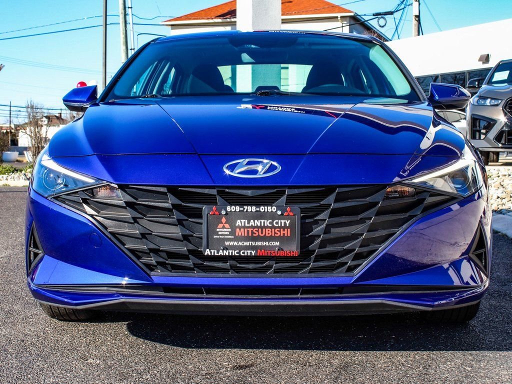 Used 2023 Hyundai Elantra SEL image 2