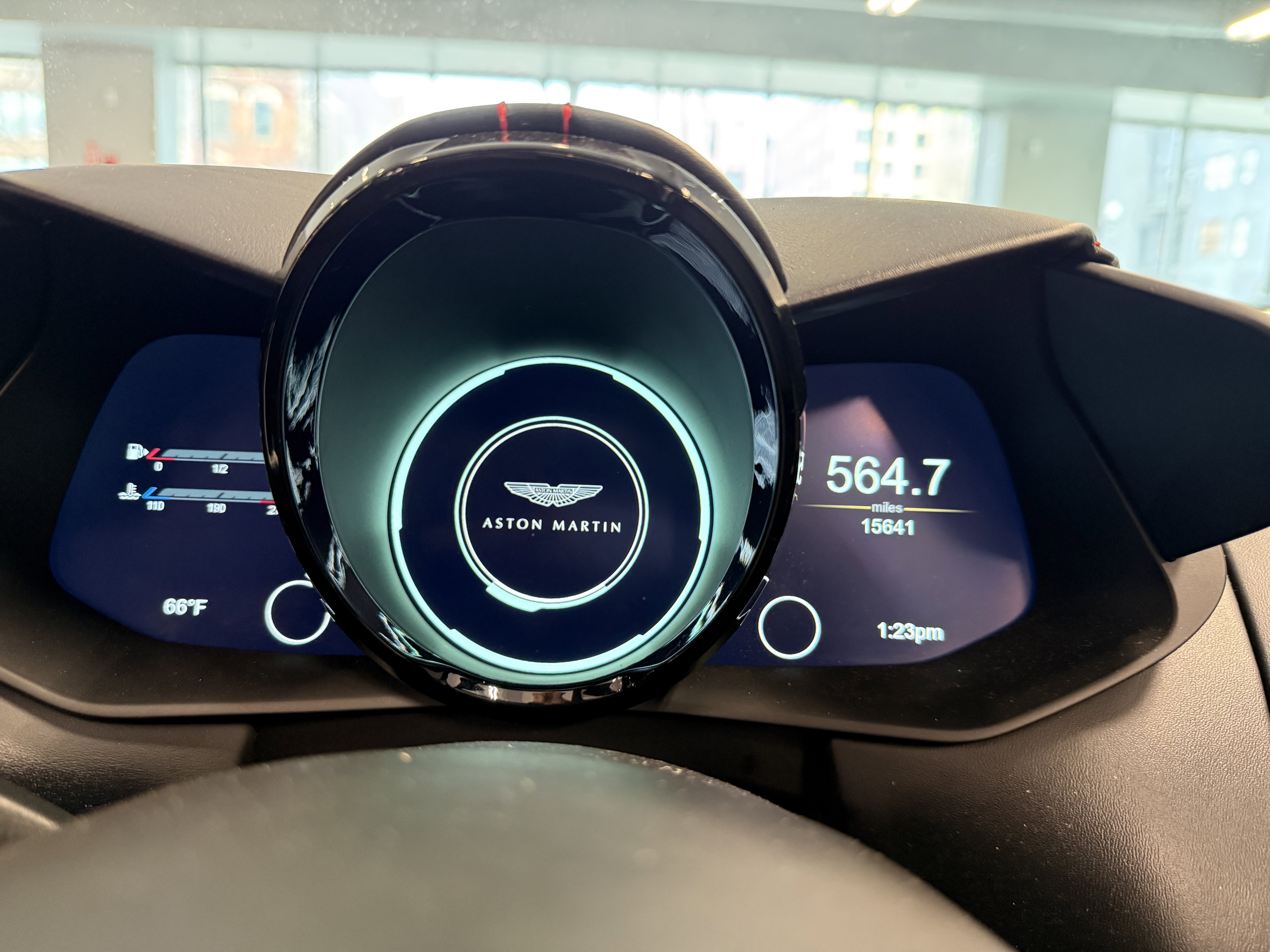 Used 2023 Aston Martin V8 Vantage Roadster RWD image 15