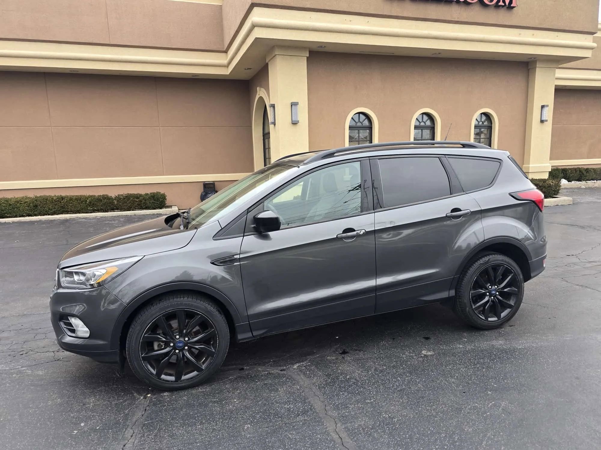 Used 2019 Ford Escape SE image 9