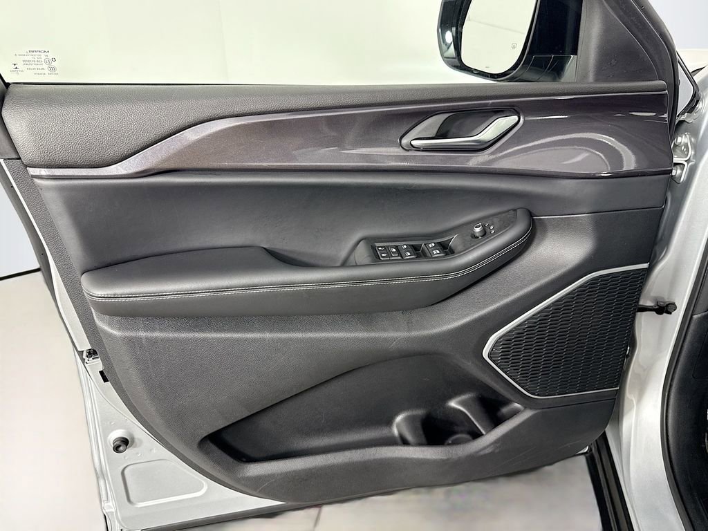 Used 2021 Jeep Grand Cherokee L Laredo image 17