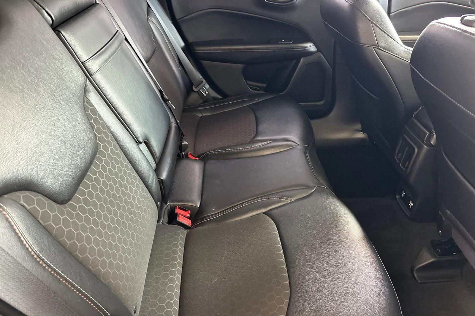 Used 2018 Jeep Compass Latitude w/ Popular Equipment Group AWD/4WD image 29