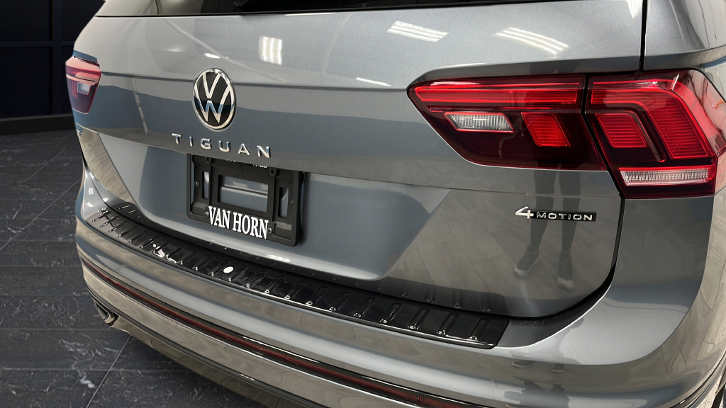 Used 2024 Volkswagen Tiguan SE R-Line AWD/4WD image 37