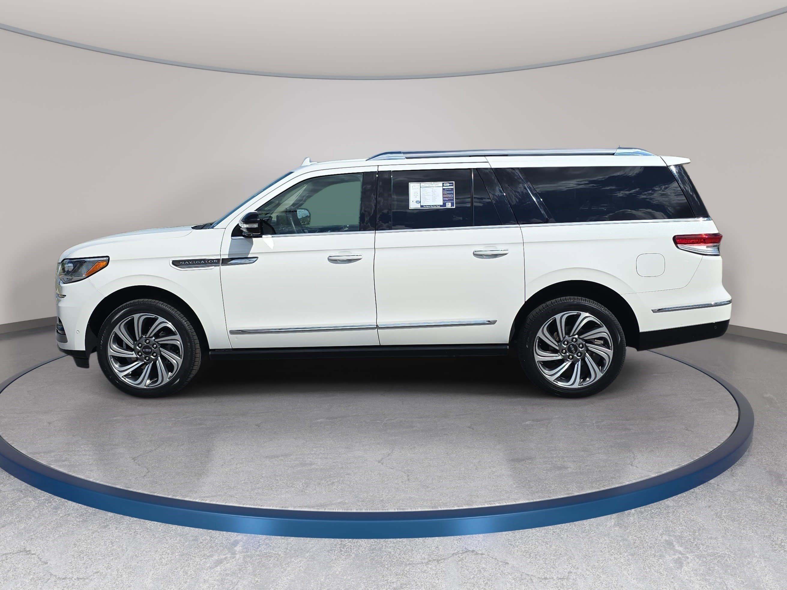 Certified 2024 Lincoln Navigator L Reserve AWD/4WD image 8