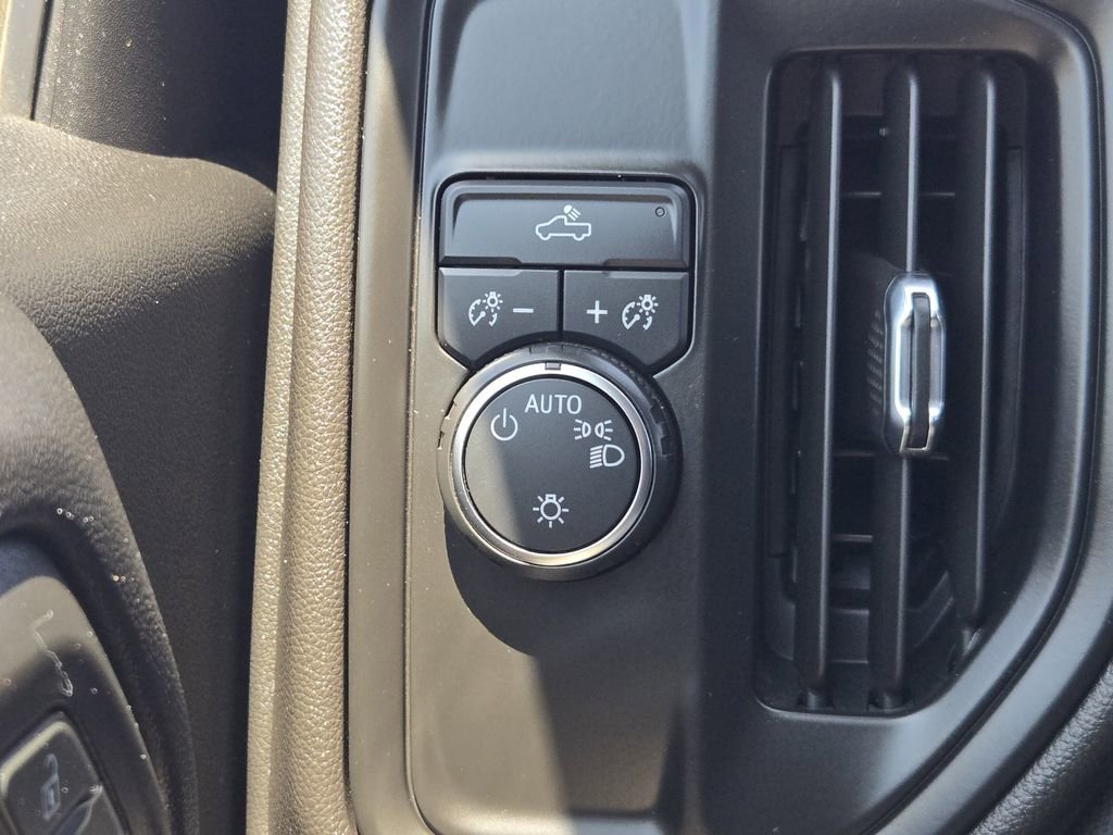 Used 2022 Chevrolet Silverado 1500 Custom RWD image 24