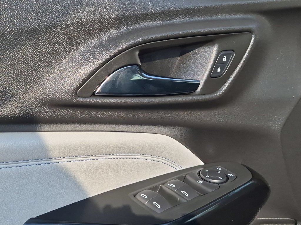 Used 2026 Chevrolet Trax LT FWD image 13