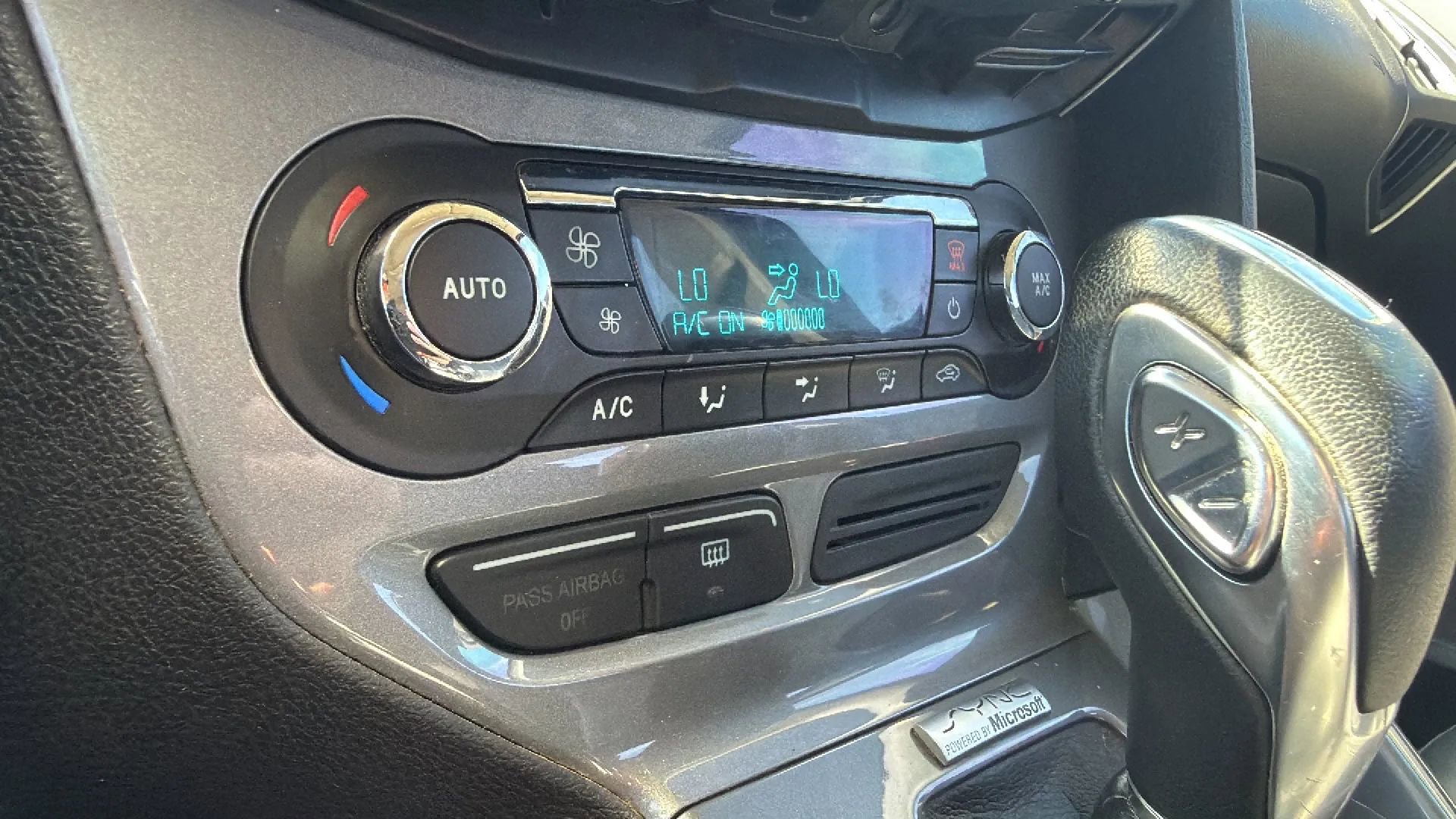 Used 2012 Ford Focus Titanium image 28