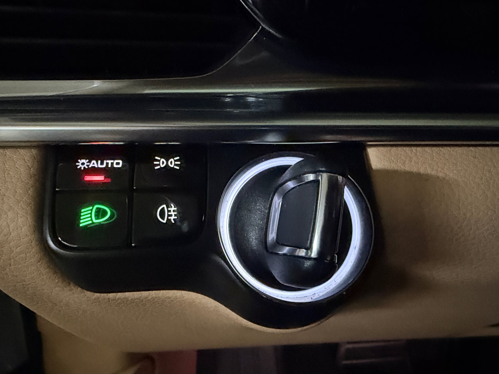 Used 2021 Porsche Panamera RWD image 24