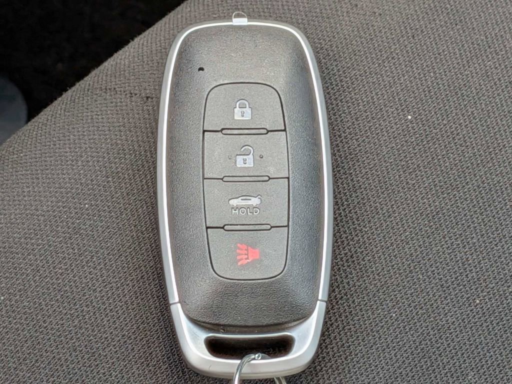 Used 2024 Nissan Rogue S FWD image 32