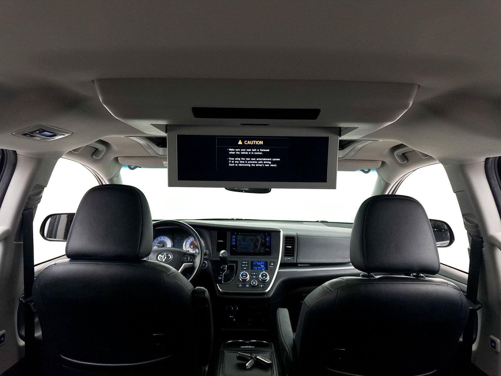 Used 2017 Toyota Sienna SE Premium FWD image 10