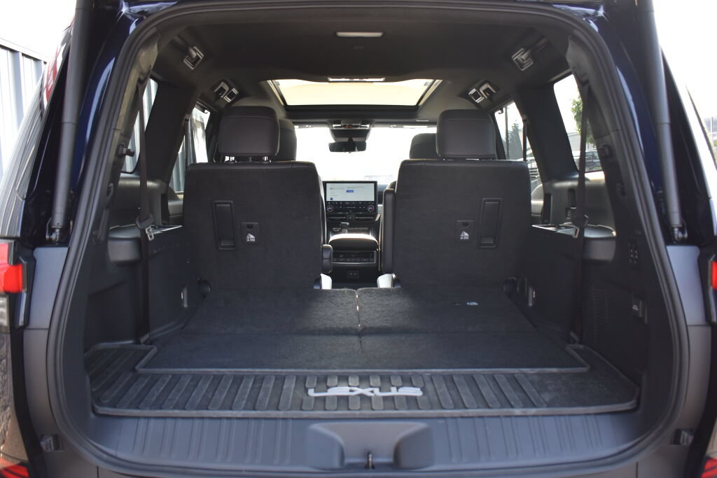 Used 2024 Lexus GX 550 w/ Cold Area Package AWD/4WD image 21
