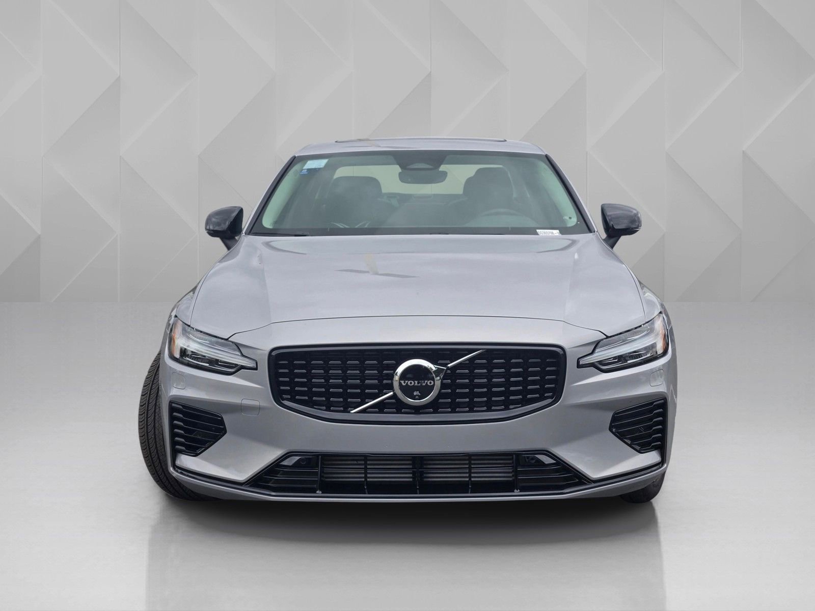 Certified 2025 Volvo S60 T8 Plus AWD/4WD image 2