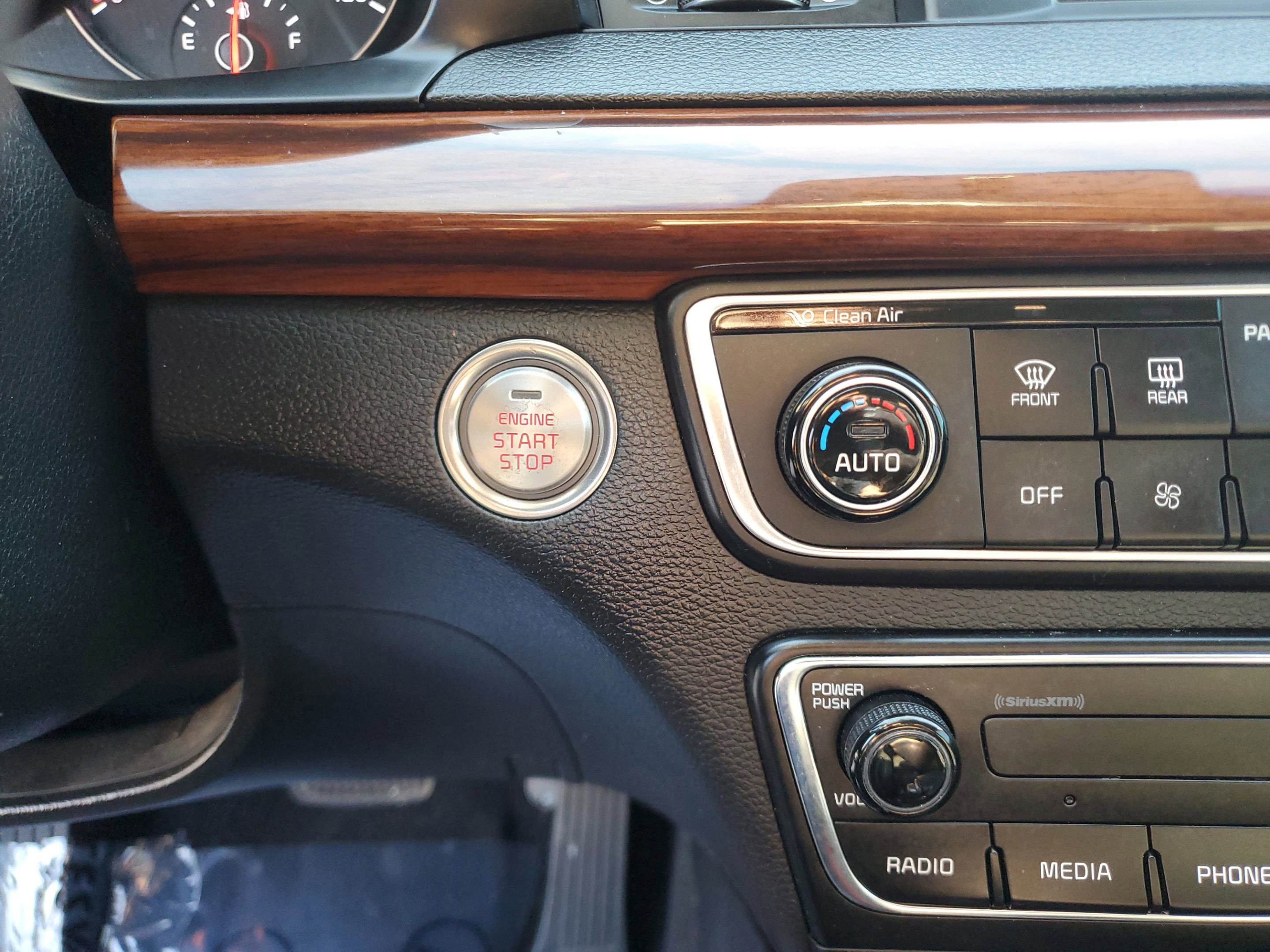 Certified 2018 Kia Cadenza Premium image 25