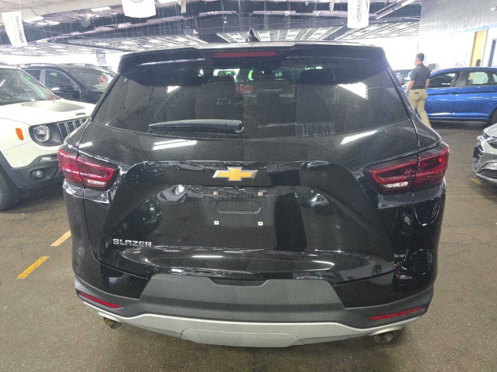 Certified 2025 Chevrolet Blazer LT FWD image 3
