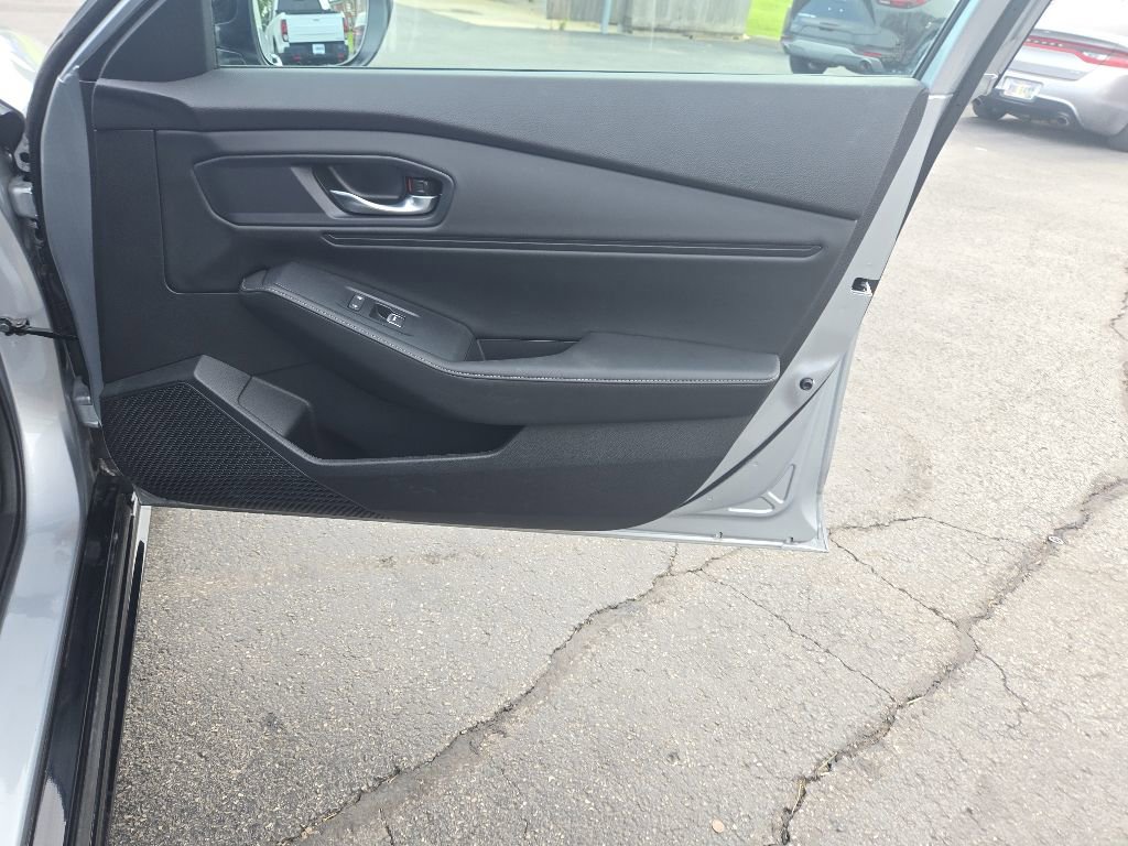 Used 2025 Honda Accord Sport image 31