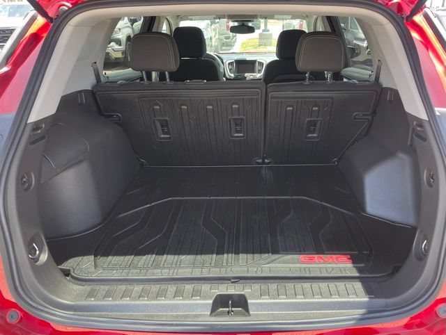 Used 2024 GMC Terrain SLE w/ Driver Convenience Package FWD image 28
