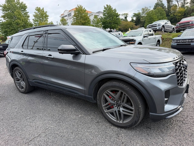 Used 2025 Ford Explorer ST w/ Sun And Sound Package AWD/4WD image 8