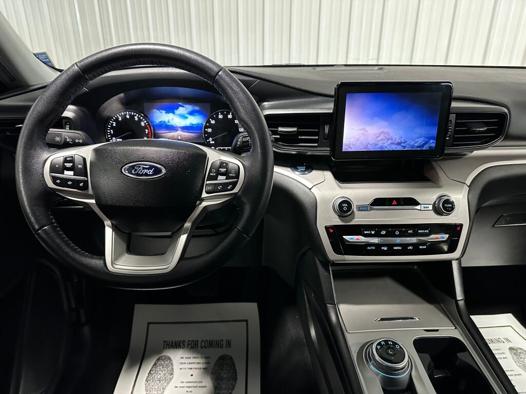 Used 2023 Ford Explorer XLT image 8