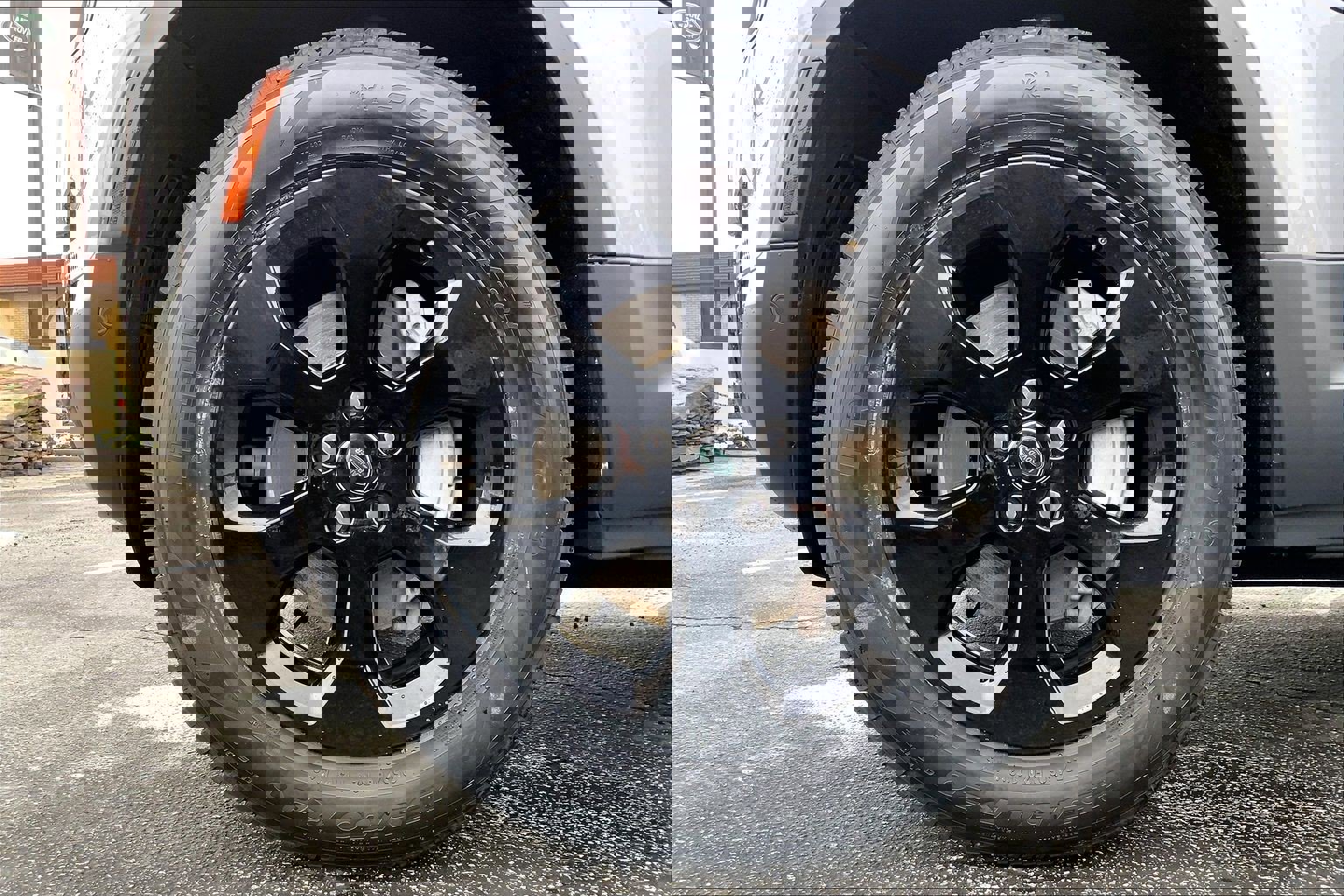 Used 2023 Land Rover Defender 110 SE image 10