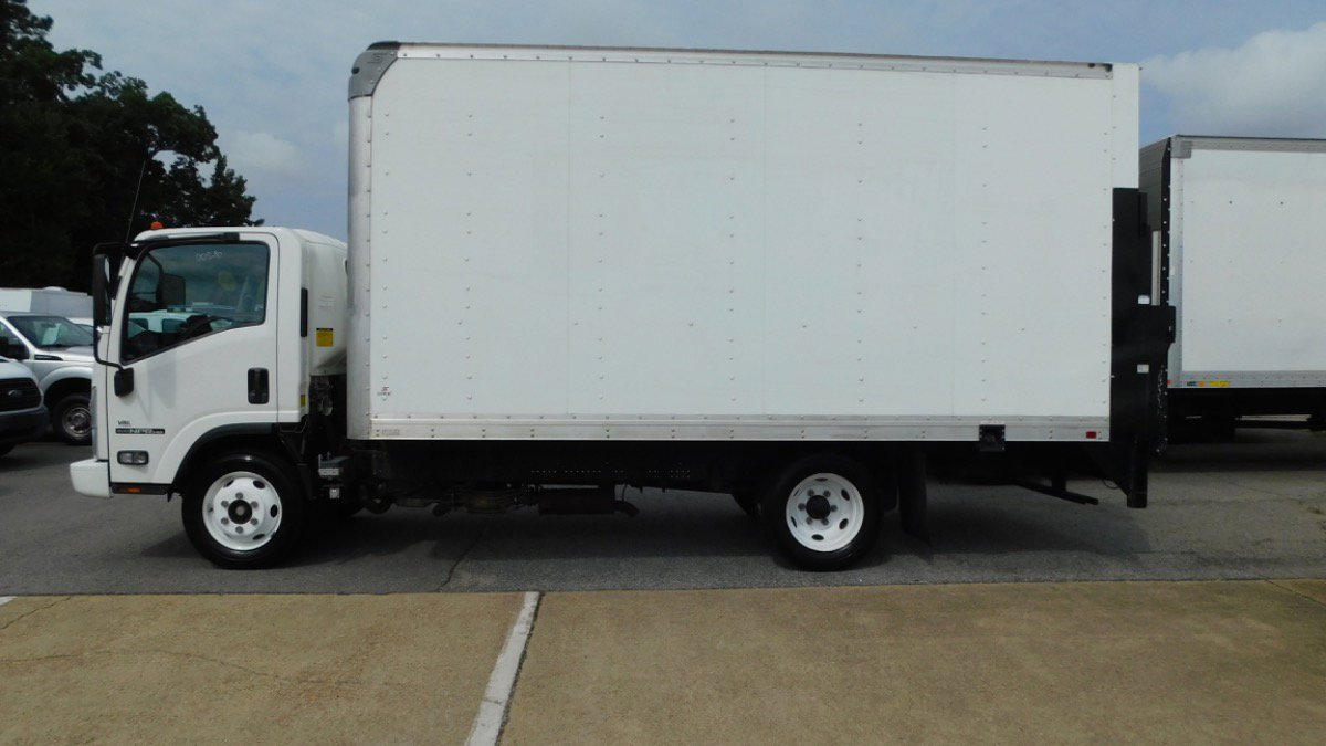 Used 2020 Isuzu NPR image 4