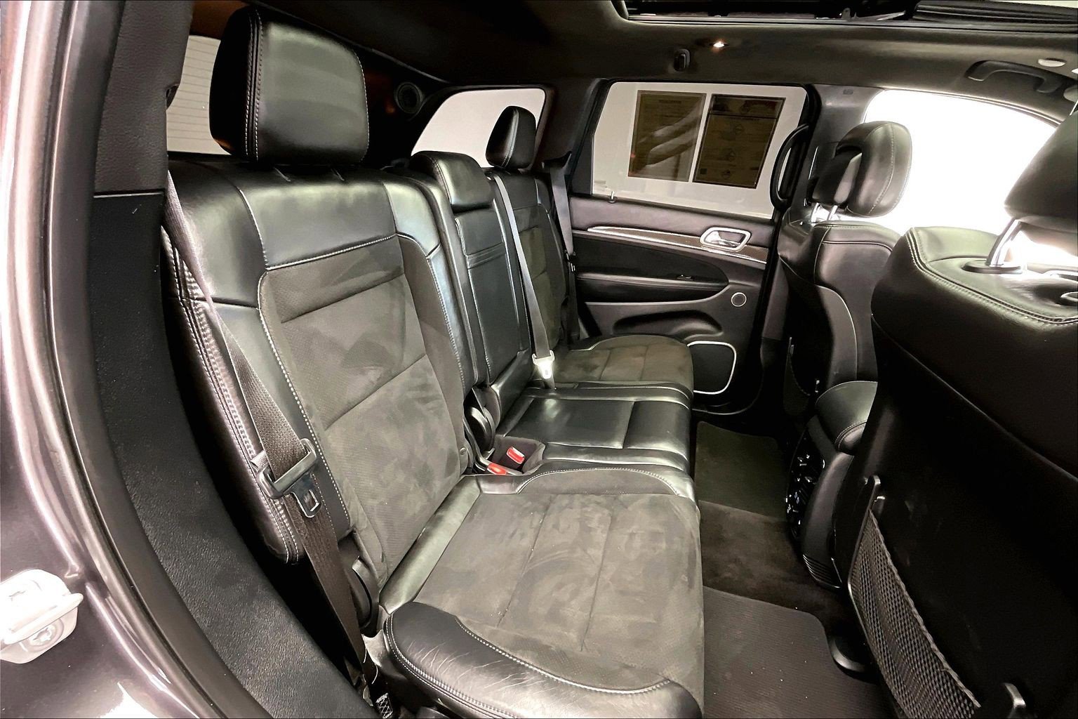Used 2018 Jeep Grand Cherokee SRT w/ Trailer Tow Group IV AWD/4WD image 18