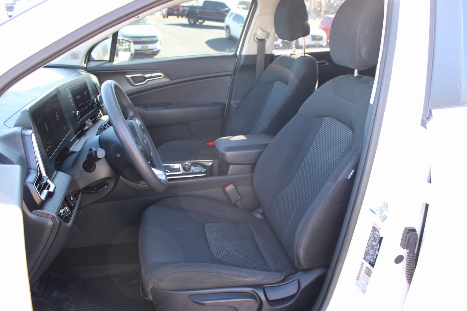 Used 2025 Kia Sportage LX image 11