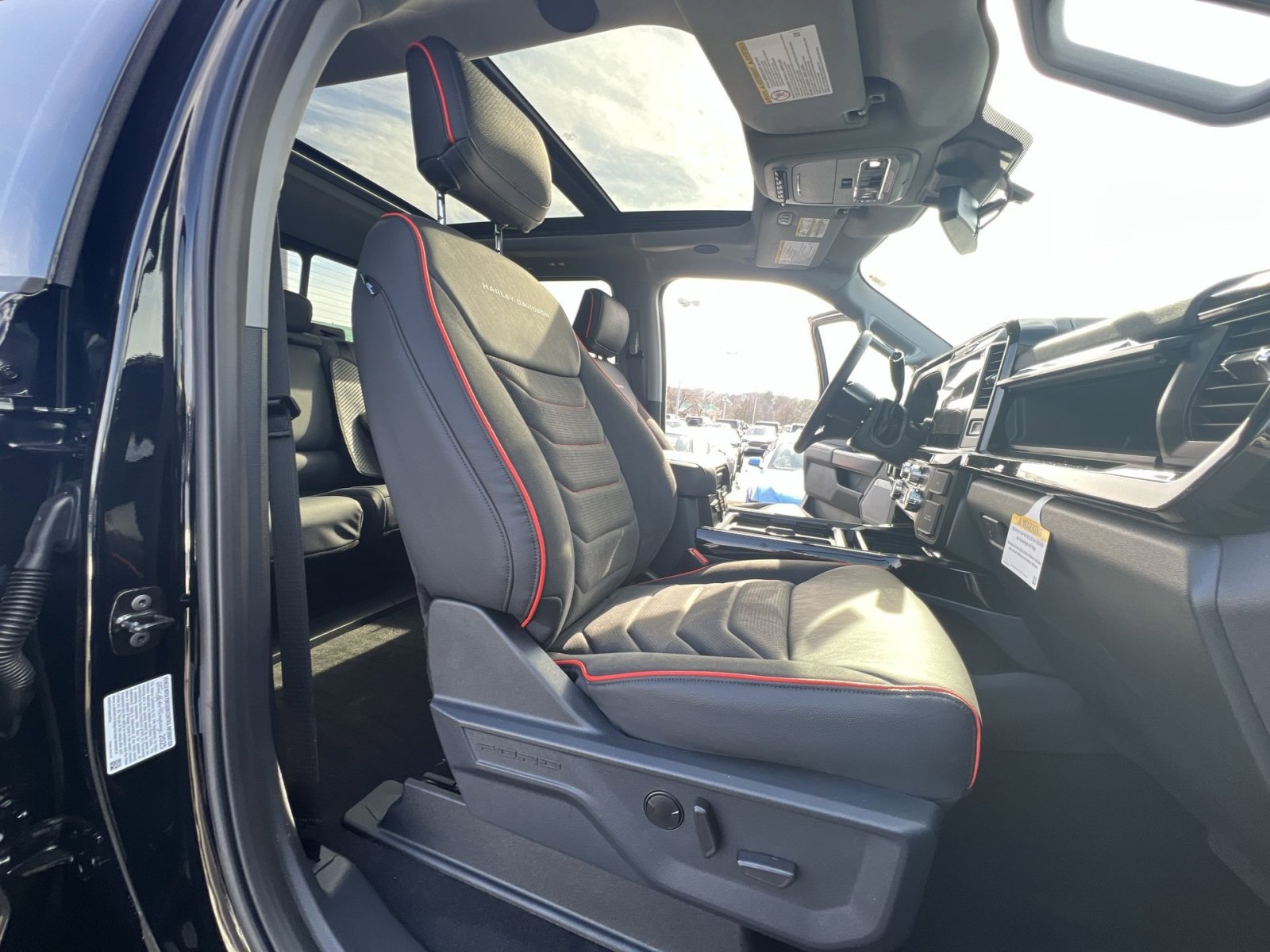 New 2026 Ford F250 Lariat w/ Black Appearance Package image 27